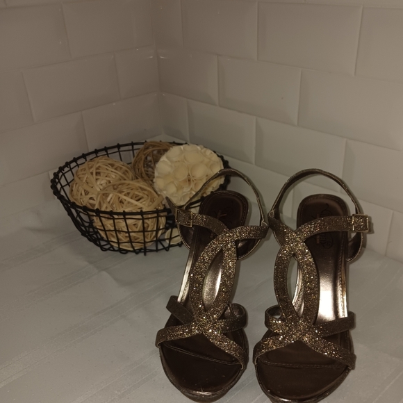 Unlisted Women's Copper Strappy Open Toed Heels Size 8.5 M - Picture 1 of 9